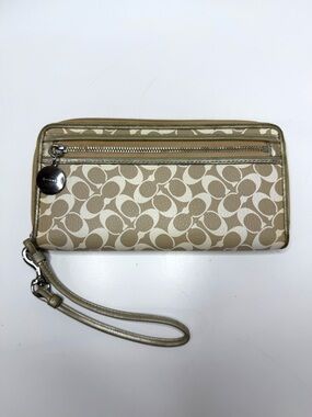 Coach Signature C Wristlet Wallet / Clutch – Tan & Cream